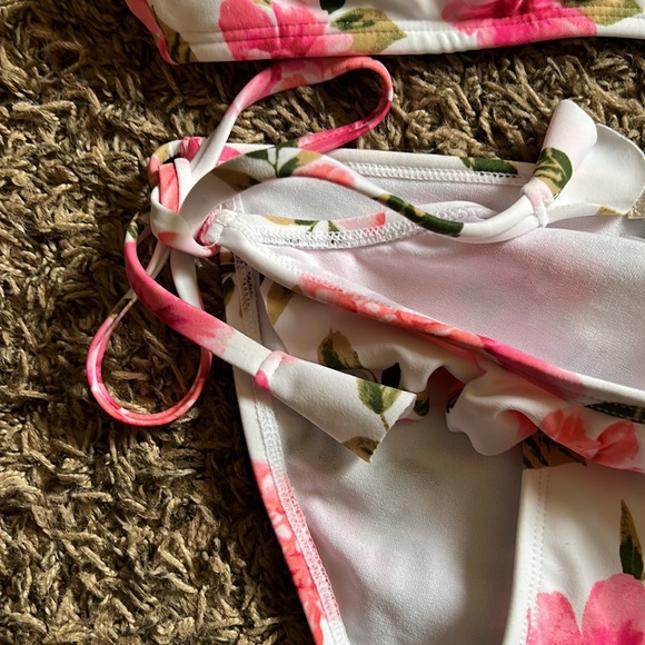 Gianni Bini Swimsuit - Picture 3 of 6